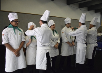 Escola de Hotelaria de F�tima celebra Entrega de Distintivos com cerim�nia repleta de simbolismo