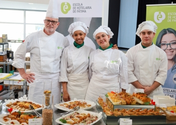ESCOLA DE HOTELARIA DE FTIMA DINAMIZA MERCADO DE SALGADINHOS