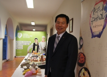 ESCOLA DE HOTELARIA DE FTIMA RECEBE REPUTADO PROFESSOR UNIVERSITRIO DA COZINHA SUL COREANA
