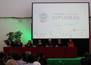 CERIMNIA DE ENTREGA DE DIPLOMAS AOS CURSOS PROFISSIONAIS