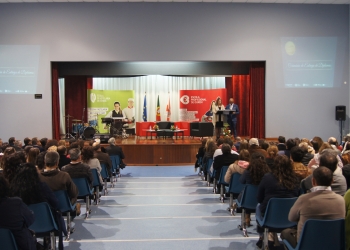 CERIMNIA DE ENTREGA DE DIPLOMAS - DIA DA FORMATURA DE CENTENAS DE ALUNOS DAS ESCOLAS INSIGNARE