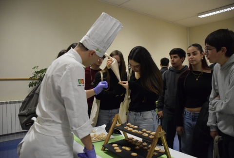 DIA ABERTO PROMOVE ENSINO PROFISSIONAL PERANTE ESCOLAS DA REGI�O