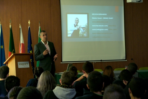 Nelson Bernardes partilha vasta experincia como bartender com os alunos da EHF