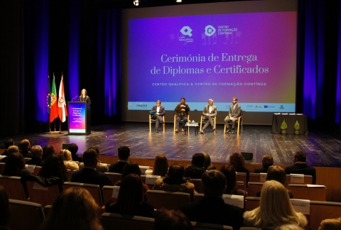 ENTREGA DE DIPLOMAS E CERTIFICADOS NA INSIGNARE: UM MARCO DE CONQUISTA E OPORTUNIDADE