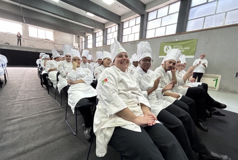 CERIMNIA DE ENTREGA DE DISTINTIVOS AOS ALUNOS DA ESCOLA DE HOTELARIA DE FTIMA