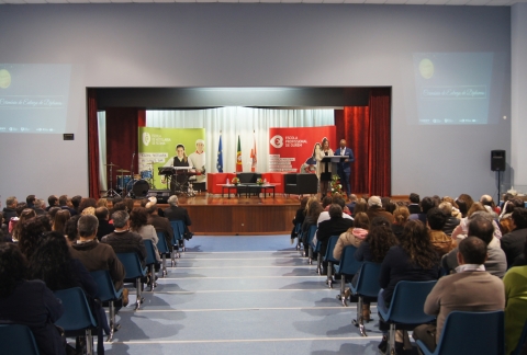 CERIMNIA DE ENTREGA DE DIPLOMAS - DIA DA FORMATURA DE CENTENAS DE ALUNOS DAS ESCOLAS INSIGNARE